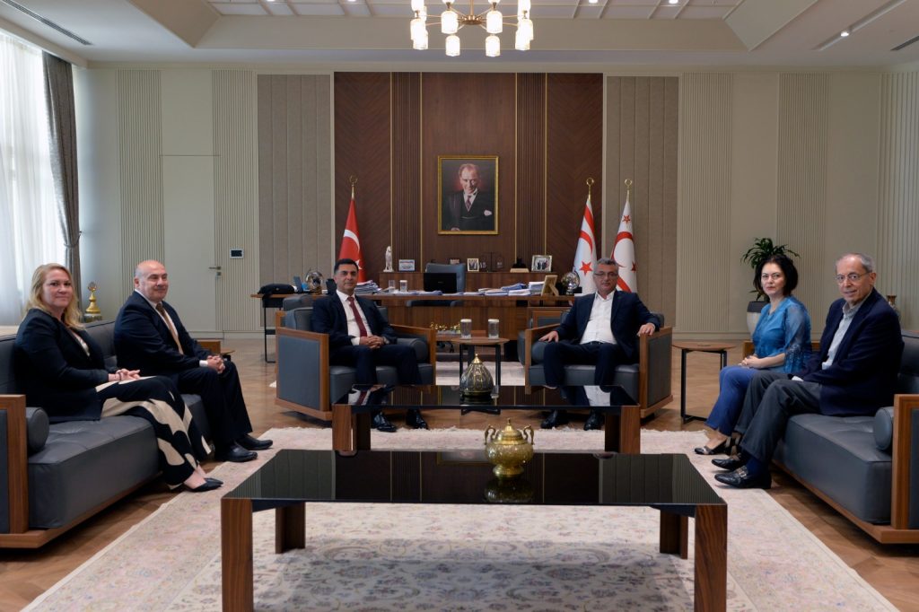 Erhürman, Türk-Yunan Forumu’nun Kıbrıslı Türk üyelerini kabul etti
